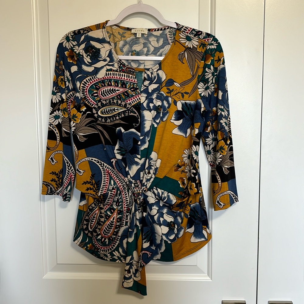 Blouse from Laura’s, never worn, perfect condition. Size S